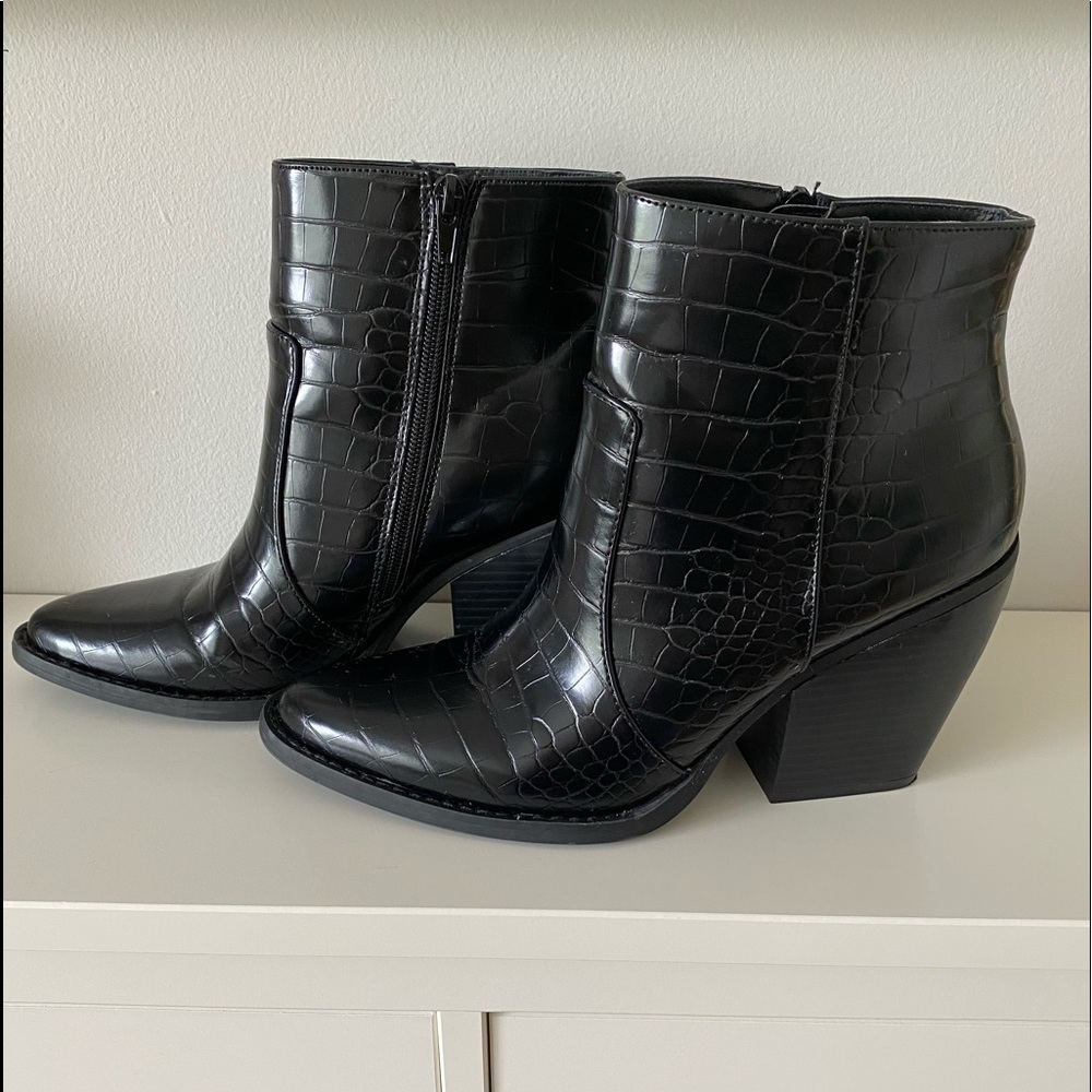 Black Faux Leather Croc Print Ankle Boots size 10M
